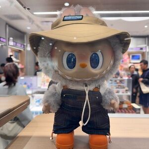 Fall in Wild Vinyl Figure large labubu